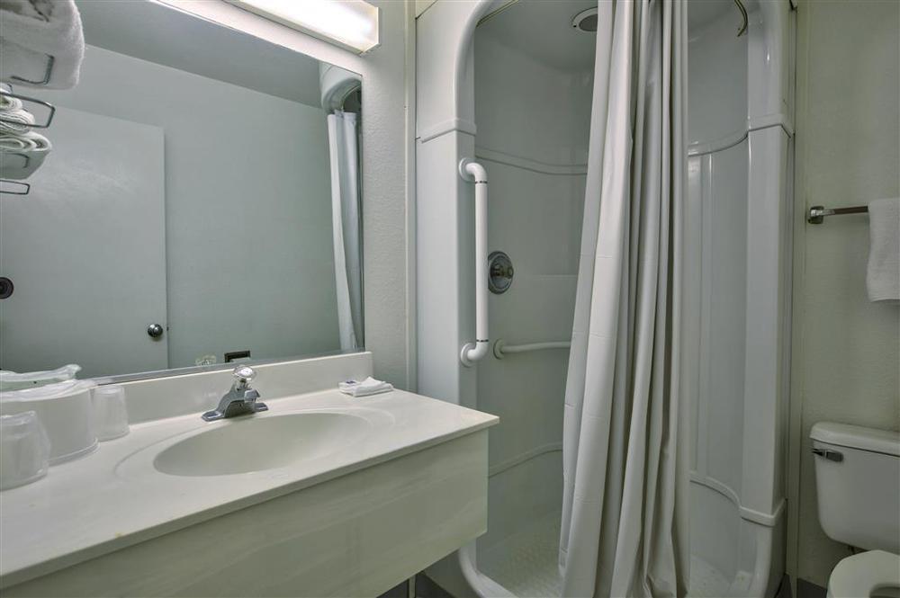 Luxury Inn Олбані Номер фото